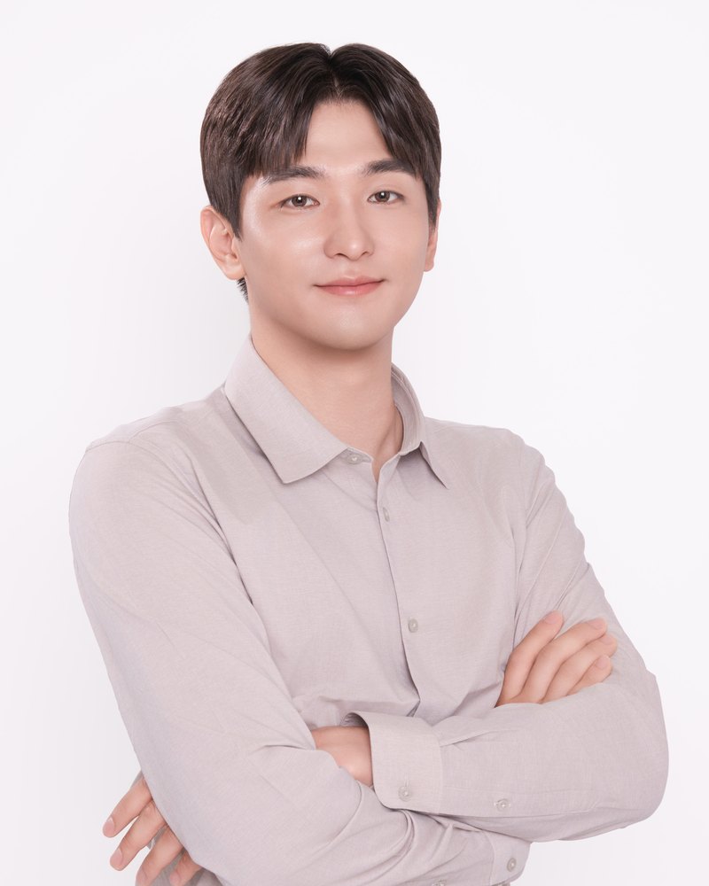 Founder and licensed Korean herbal pharmacist