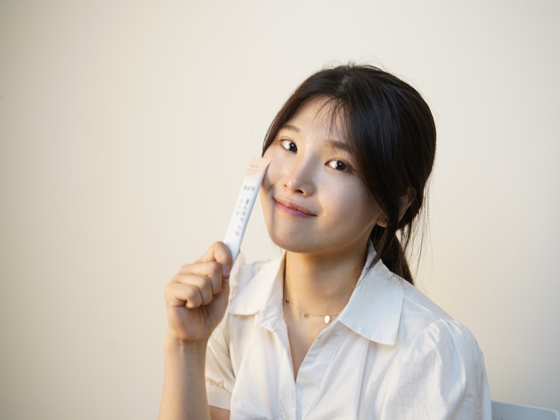 Enjoying Seolarae herbal candy