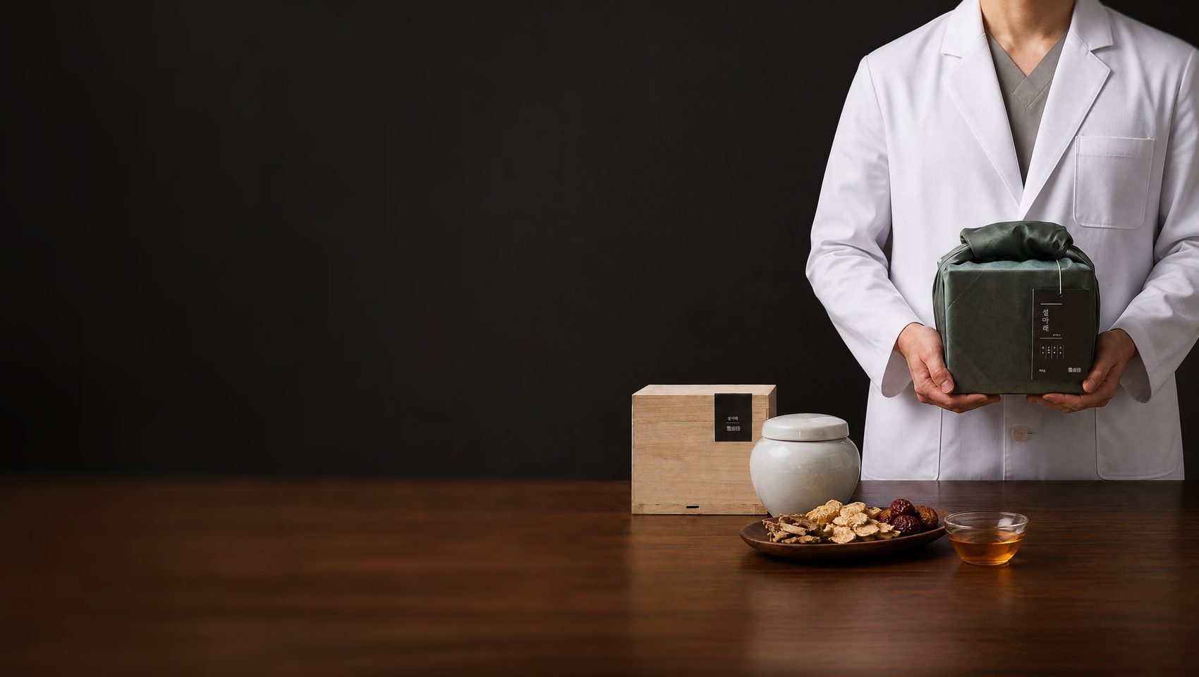 Korean herbal pharmacist with Seolarae